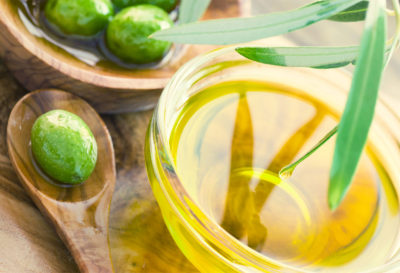 3 trucos con aceite de oliva para tu piel y cabello