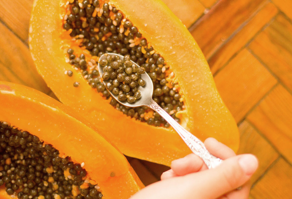 4 beneficios de comer semillas de papaya